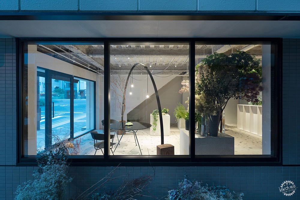 這花店不是布滿鮮花，而是簡(jiǎn)簡(jiǎn)單單的一個(gè)藝術(shù)品第9張圖片